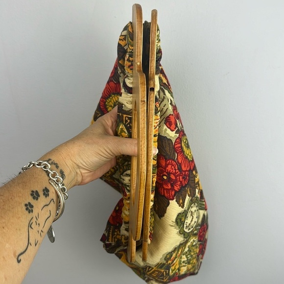 Vintage Sewing Knitting Crafting Bag Wooden Handle Novelty Fabric Old Fashion - Picture 9 of 16